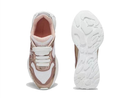 Alexander Mcqueen Women's Sprint Runner in White/vanilla/patchouli/silver