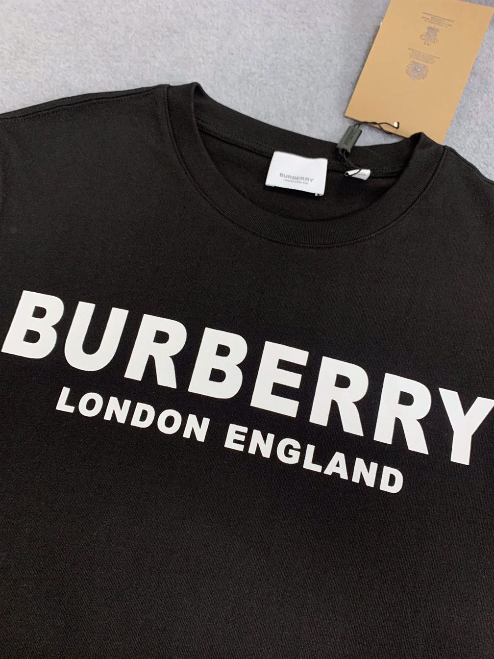BURBERRY LOGO PRINT COTTON T-SHIRT IN BLACK – BRS008