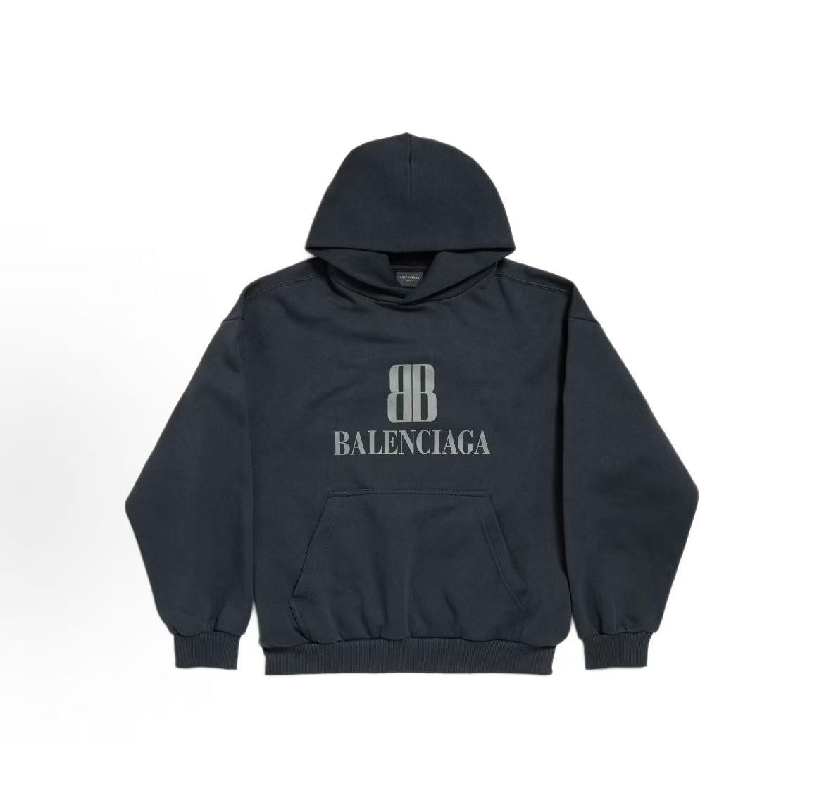 Balenciaga cotton drop-shoulder logo logo hooded pullover in regular fit for men, in black color.